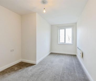 2 bedroom retirement property to rent - Photo 3