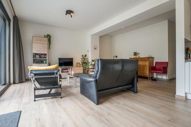 Gelijkvloers appartement met tuin en autostaanplaats - Foto 1