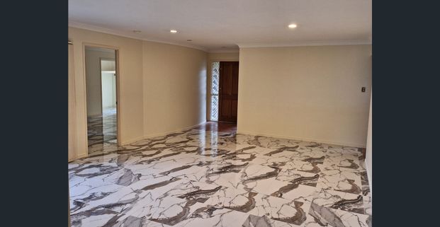 5 Bedroom house with Parent's retreat, ensuite and spa in Upper Coomera Gold Coast. - Photo 1