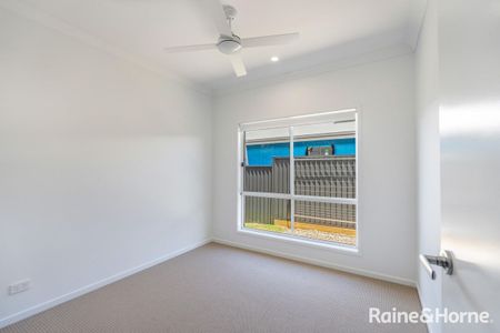 Modern Three-Bedroom Home in a Prime Location - Photo 3