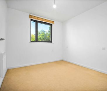 Flat to rent on - Photo 2