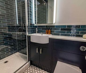 Beautiful Bedroom Apartment // Available August, LN5 - Photo 5