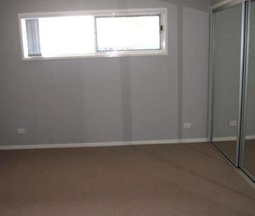 Comfortable 4 Bedroom Living! - Photo 4