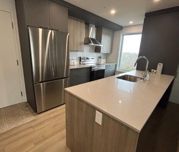 ✨ 3 ½ moderne, dernier étage, très lumineux – Wi-Fi & stationnement... - Photo 3