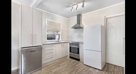 Charming 2-Bedroom Unit in Remuera - Photo 2