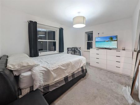 4 bedroom detached house to rent - Photo 5