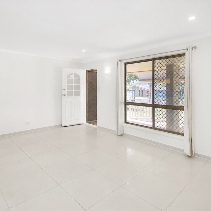 Charming Rental Opportunity in Hillcrest: Spacious House Available for Lease! - Photo 1