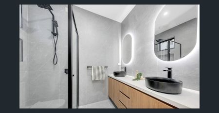 Stylish 4-Bedroom Home - Photo 4