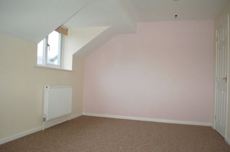 3 bed Terraced - To Let - Photo 2