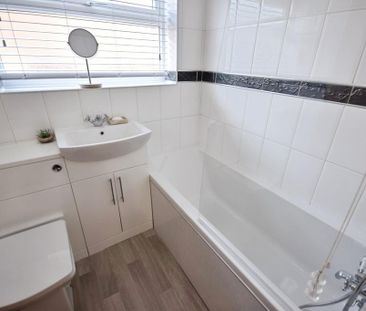 2 bedroom semi-detached bungalow to rent - Photo 6
