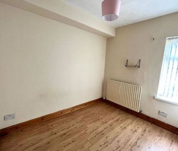 Partly Furnished 2 Bedroom Mid Terrace - Photo 4
