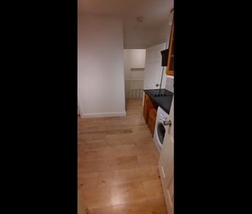 Studio Flat, The Ridgeway, NW9 - Photo 1