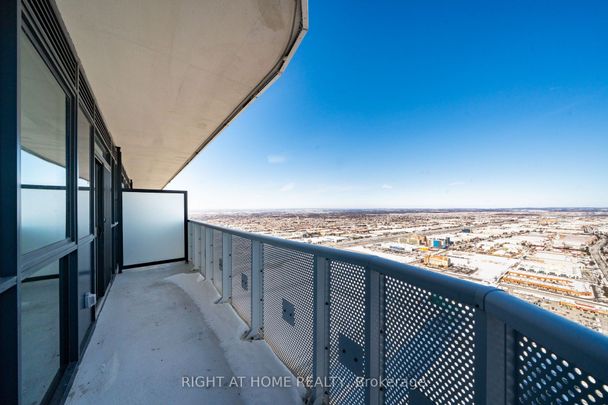 8 Interchange Way #5605 - Photo 1