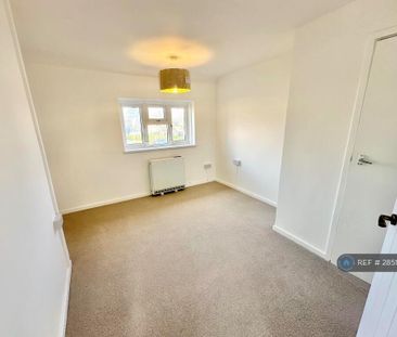 3 bedroom end of terrace house to rent - Photo 1