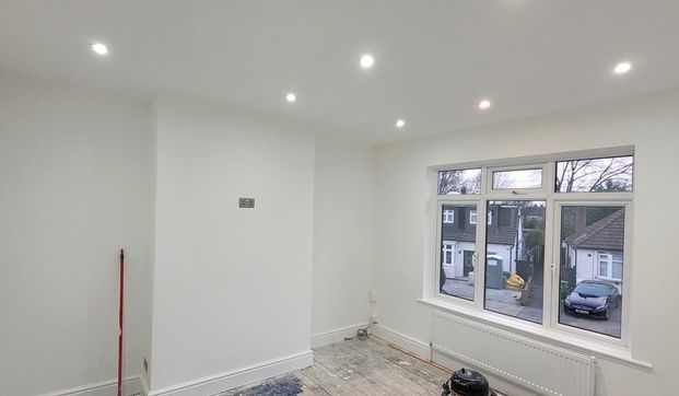 Hillview Avenue Hornchurch RM11 - Photo 1