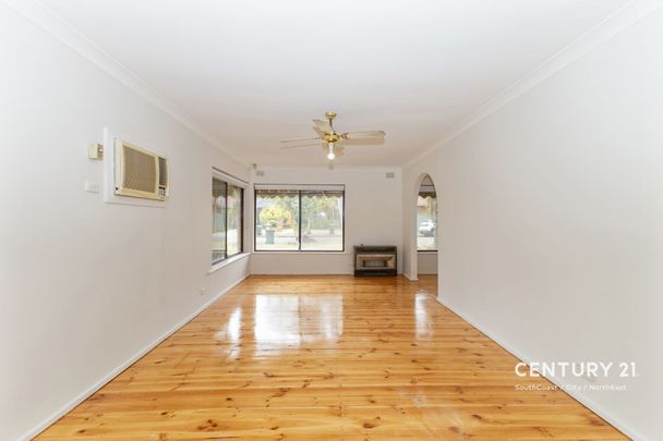Spacious 3-Bedroom Family Home on Generous 680sqm Block - Photo 1