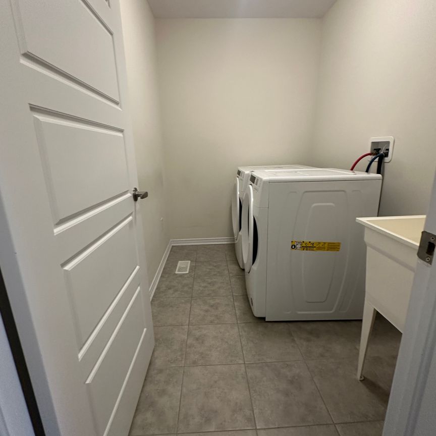 For Lease - 49 Queens Mary Drive, Hamilton, Ontario - Photo 1