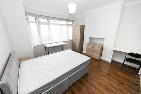 Ash Gardens, Headingley, Leeds - Photo 5