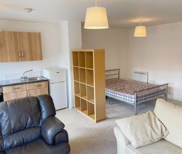 Studio to rent - Photo 2