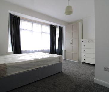 4 Bed End Terrace, Lammermoor Road, SW12 - Photo 5