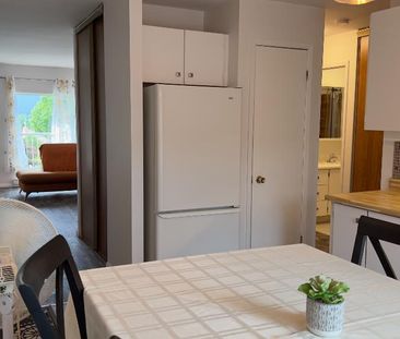 Beau appart 4 1/2. Quartier calme, sécuritaire, libre 1 juillet.. - Photo 4