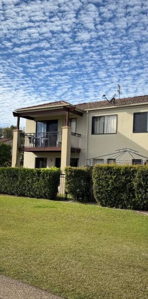 3 bedroom townhouse and extra income opportuity - Photo 1