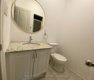 Townhouse For Lease | N8077076 - Photo 6