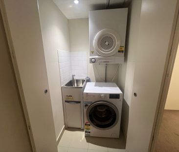 Furnished Two Bedroom Two Bathroom Apartment - Photo 2