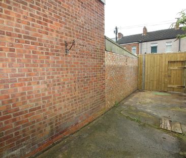 2 Bedroom Mid Terraced House - Photo 4