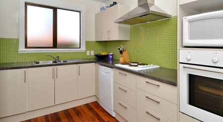 Perfect for a small family - 2 Bedrooms Plus 2 room Utility - Great storage - Photo 2