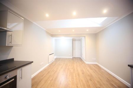 1 bedroom maisonette to rent - Photo 2