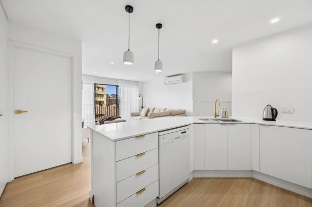 Stylish 3 Bedroom Apartment in the Heart of Kingston - Photo 1