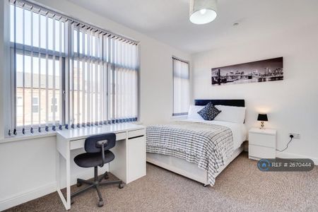 1 bedroom in a house share to rent - Photo 3