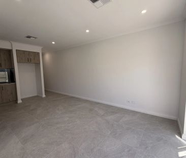 Stylish Coastal Unit - 8A Lighthouse Grove, Madora Bay - Photo 1