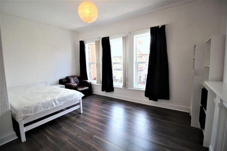 6 bedroom terraced house to rent - Photo 4