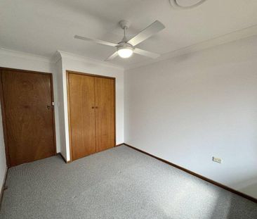 Spacious Three Bedroom Home with Golf Course Views - Photo 6