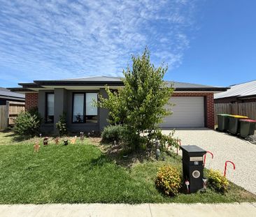 Stunning Family Home in the highly sought after Traralgon area - Photo 4