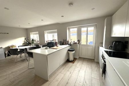 3 Dunmurry Lane, Belfast, BT17 9RP - Photo 5