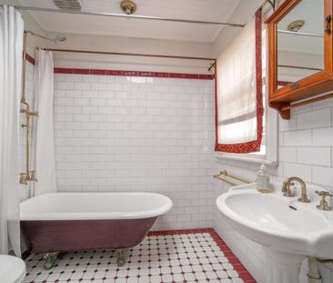 Charming Two-Bedroom Terrace in Prime Annandale Location - Photo 5