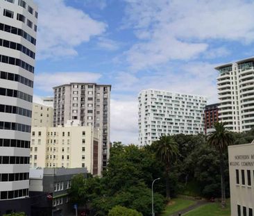 Seriously Spacious Studio - Tower Hill - Photo 2