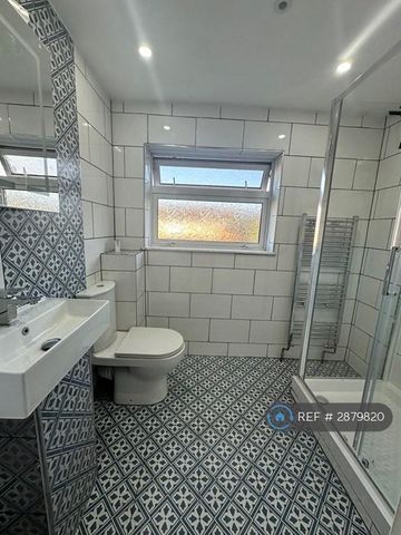 1 bedroom in a house share to rent - Photo 4