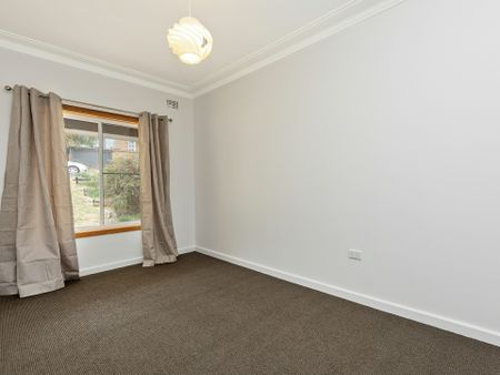 Beautifully spacious three bedroom home, in East Tamworth - Photo 4