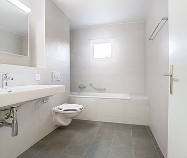 SUPERBE APPARTEMENT 3.5 PCES ENTIEREMENT RENOVE DE 100M2 - Foto 5