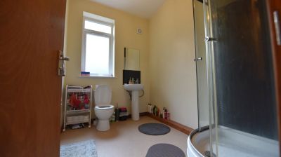 2 bedroom Flat in Low Close Street, Leeds - Photo 1