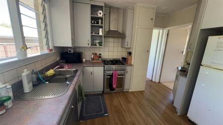 Two bedroom unit close to Blenheim CBD - Photo 3