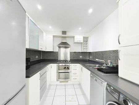 2 bedroom flat to rent - Photo 3