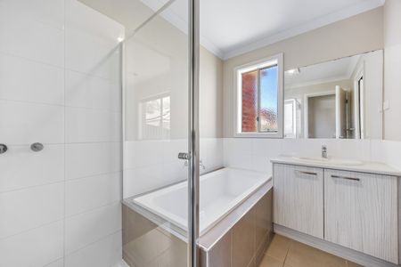 COSY TWO BEDROOM UNIT LOCATED IN SEBASTOPOL - Photo 2