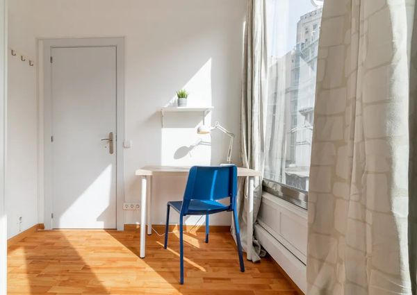 Ronda de la Universitat, Barcelona, Catalonia 08007