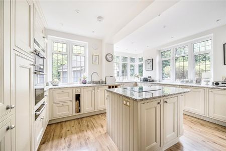 4 bedroom end of terrace house to rent - Photo 3