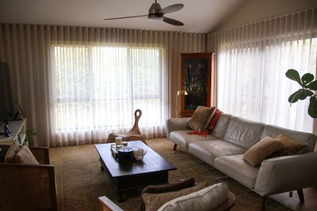 Large 3 Bedroom Duplex with Double Car Garage - Photo 5